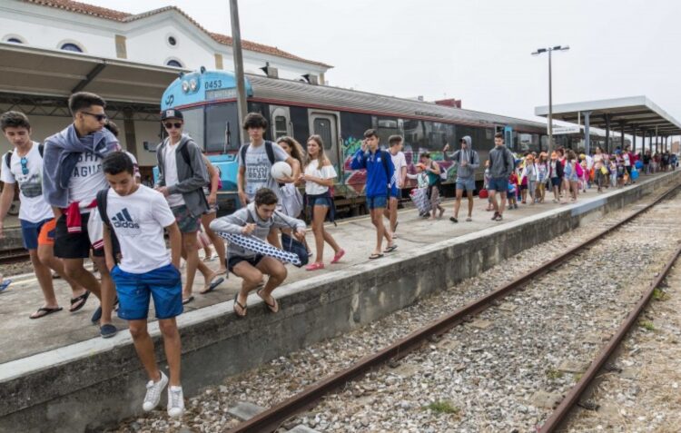 Defesa da Linha do Oeste promove vigília pela electrificação da linha e fixação do preço do passe