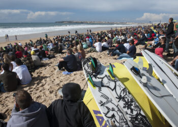 Circuito mundial de surf cancelado. Peniche vai receber prova de exibição