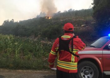 [em actualização] Incêndio do Arrabal, Leiria, com reacendimento