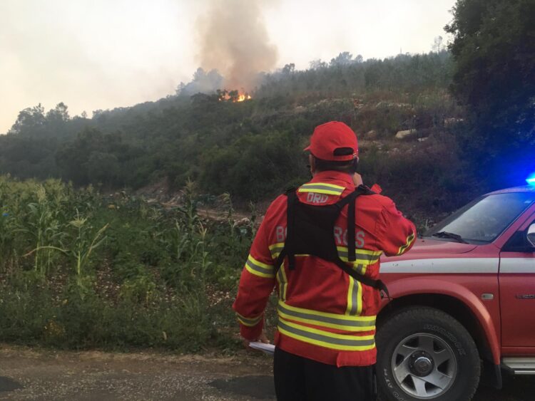 [em actualização] Incêndio do Arrabal, Leiria, com reacendimento
