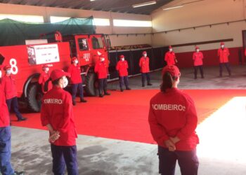 Marcelo Rebelo de Sousa visita ‘famílias’ do bombeiro falecido no incêndio do Arrabal