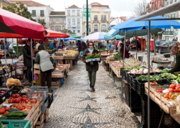 Regresso da Praça da Fruta ao centro das Caldas da Rainha divide vendedores e compradores