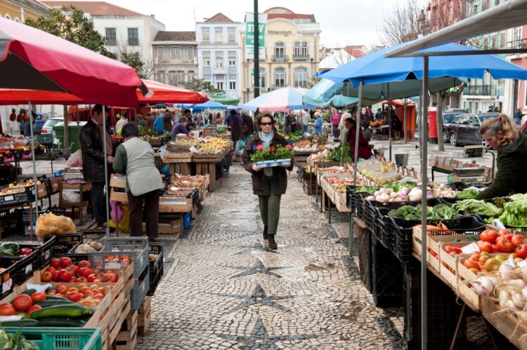 Regresso da Praça da Fruta ao centro das Caldas da Rainha divide vendedores e compradores