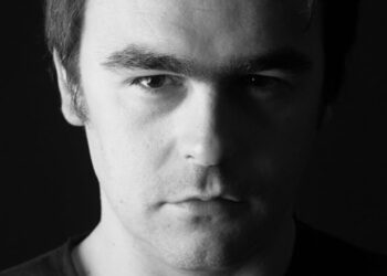 Daniel Bernardes actua na Praça Eça de Queiroz, em Leiria, no domingo