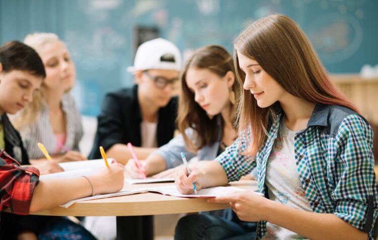 Batalha reforça apoio para alunos carenciados do ensino superior