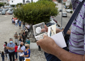 Paróquia de São Mamede celebra centenário com terço em pedra
