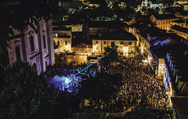 Jovens de Leiria adoram música, mas não ouvem CD e preferem streaming