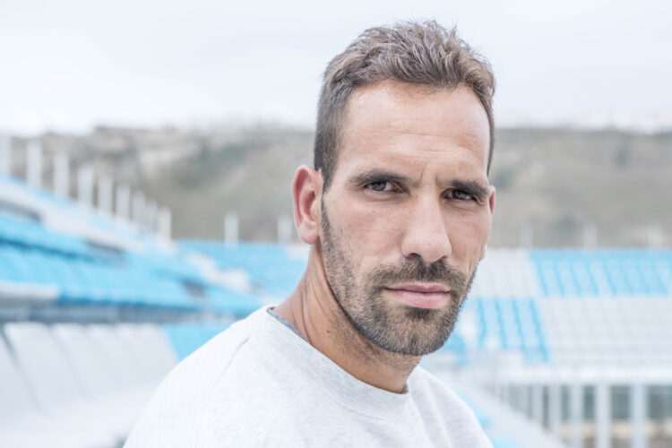 Jordan Santos dá nome ao Estádio do Viveiro, na Nazaré