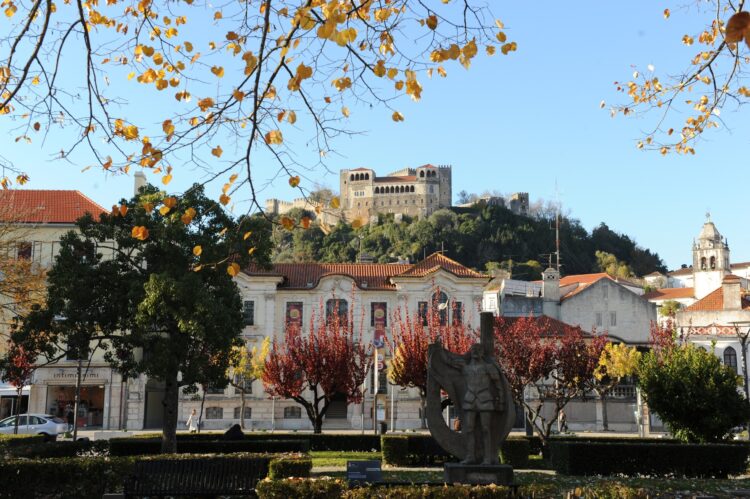 Covid-19 “Aquele Querido Mês de Agosto” fez aumentar 275% casos de infecção em Leiria