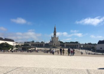 Fátima regista este domingo uma das maiores afluências de peregrinos do ano