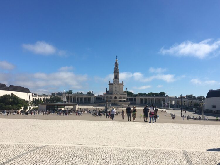 Fátima regista este domingo uma das maiores afluências de peregrinos do ano