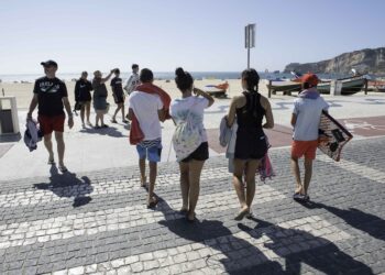 Já se pode ir, de novo, a banhos na praia da Nazaré