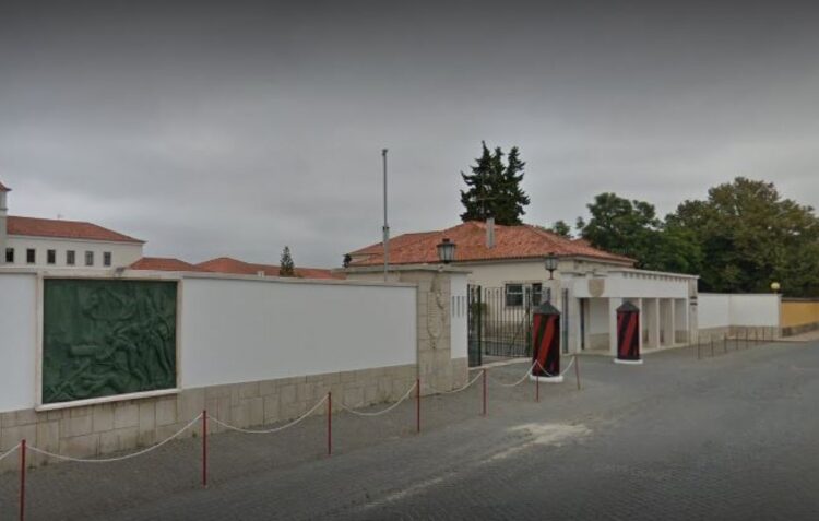 Simulação de campo de batalha no quartel da Cruz da Areia