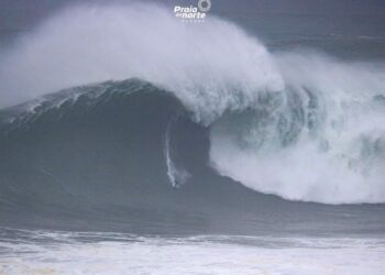 Kai Lenny surfou a maior onda da época, a 11 de Fevereiro, na Praia do Norte