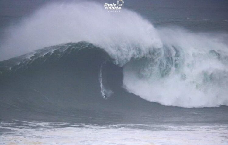 Kai Lenny surfou a maior onda da época, a 11 de Fevereiro, na Praia do Norte