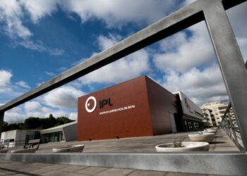 Covid-19: Cinco alunos de escolas do distrito de Leiria infectados no arranque do ano lectivo