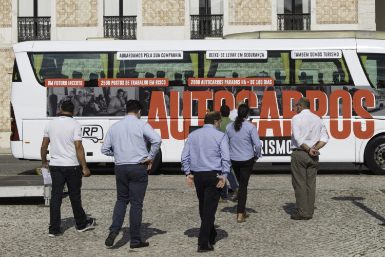 Sector dos autocarros de turismo diz-se esquecido e reclama apoio