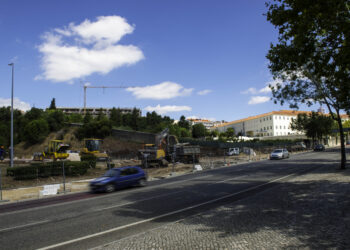 Obras na Rua Dr. João Soares, em Leiria, só terminarão em Outubro
