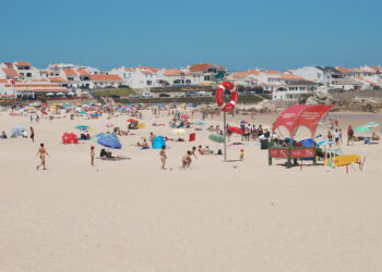 Praias de Peniche ganham novo quilómetro de passadiços