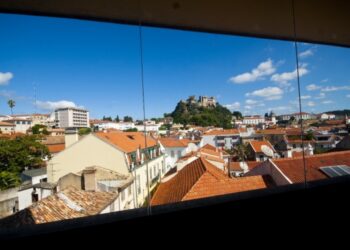 Covid-19: mais 42 casos activos no distrito, metade deles no concelho de Leiria