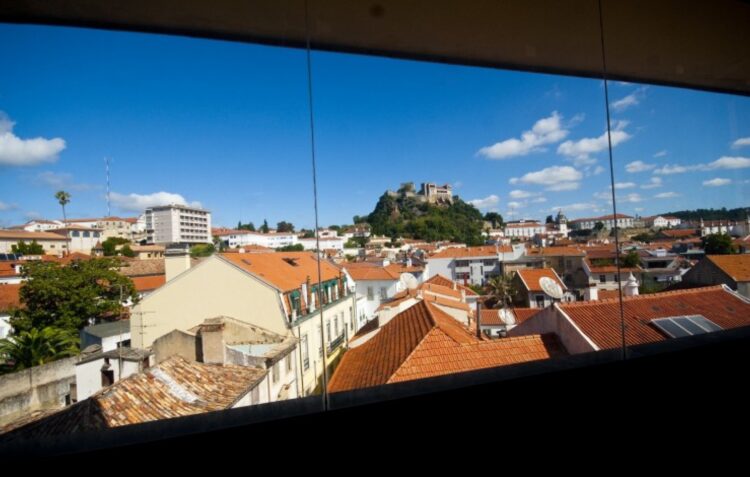 Covid-19: mais 42 casos activos no distrito, metade deles no concelho de Leiria