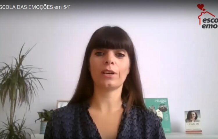 Campanha 54′: Escola das Emoções alerta para o trabalho que as mulheres têm diariamente em casa