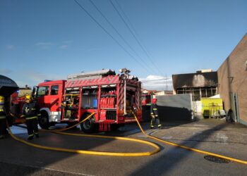Incêndio consome parte do Pingo Doce na Marinha Grande