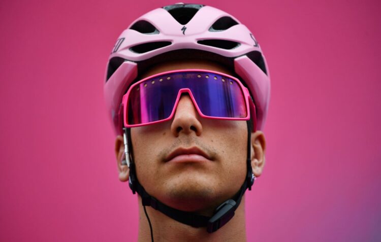 João Almeida segura liderança do Giro de Itália