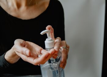 Município de Leiria oferece 100 máscaras, 5 litros de álcool-gel e 100 batas cirúrgicas impermeáveis a organizações com apoio social a idosos