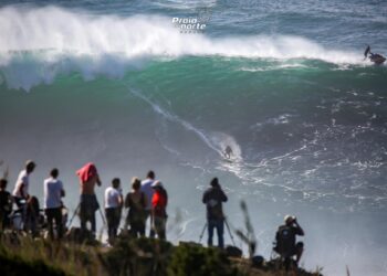 Nazaré apresenta-se “fora de escala” e oferece condições “jamais vistas”