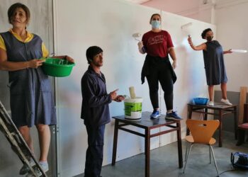 Actores do Teatro Apollo desceram à plateia para criar novo palco