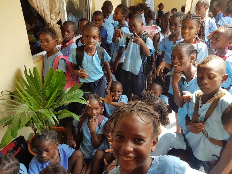 Solidariedade abraça São Tomé com alimentos e escola nova