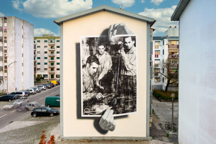 O que acha do mais recente mural de arte pública da Marinha Grande. “Chama-se Clarão”
