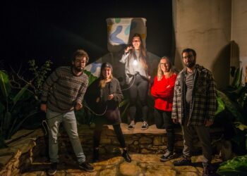 Entre novos e velhos, quadra a quadra, fica a Aldeia Pintada
