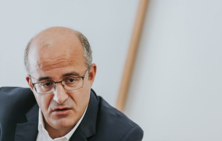 Covid-19: Batalha escreve ao primeiro-ministro a discordar das medidas isoladas “sem sentido”