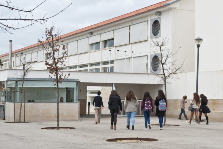 Furtos e ameaças na Rodrigues Lobo assustam alunos e pais