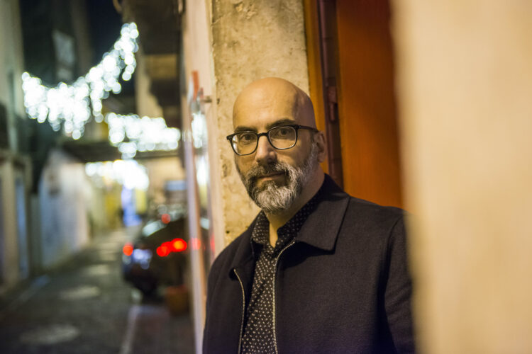 Valter Hugo Mãe: “Os portugueses têm uma cor bem lixada por estes dias”