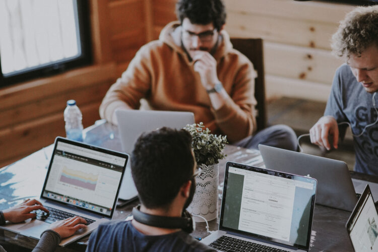Seminário digital: “Um emprego não é para a vida”
