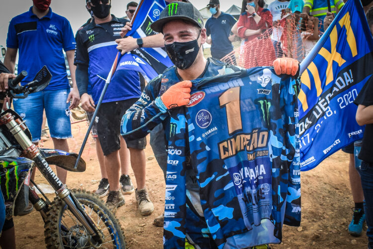 Piloto de Leiria conquista título brasileiro de motocross