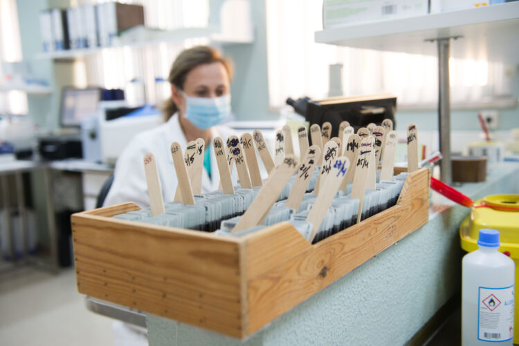 Covid-19: Infecções por SARS-CoV-2 ultrapassam as 7.000 no distrito