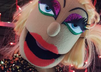 S.A. Marionetas: um ano difícil e uma nova personagem, a drag influencer