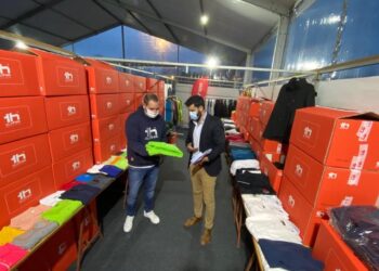 Natal na Batalha: empresário e Câmara oferecem 7 mil peças de roupa a famílias carenciadas