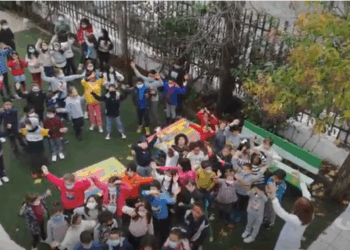 Alunos da Escola do Arrabalde colocam “Natal no ar”