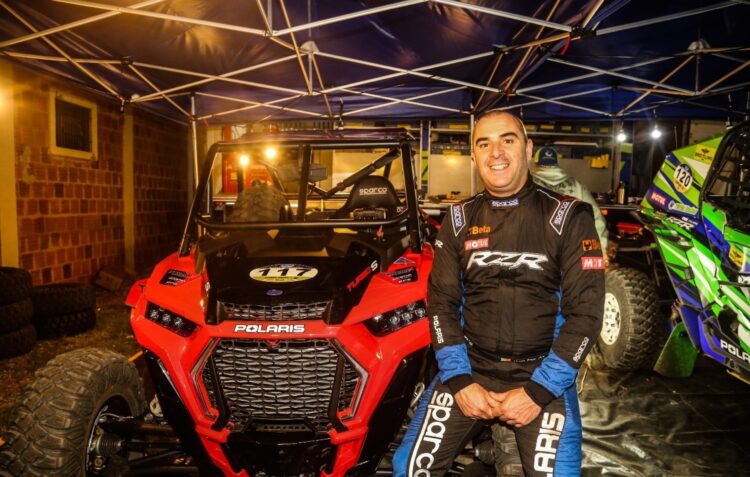 Troca o volante pelas ferramentas para salvar enguiçados no Dakar