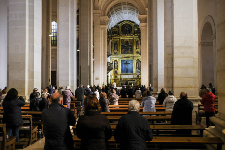 Covid-19: Igreja suspende missas a partir de sábado