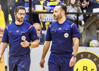 Os melhores jogadores do mundo arbitrados por quem vê mais além
