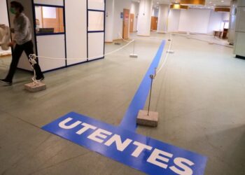 Área dedicada a doentes respiratórios está provisoriamente no pavilhão dos Pousos