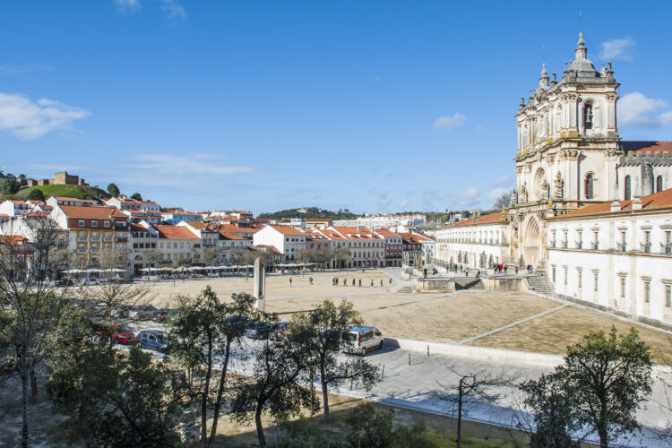 Covid-19: Número de casos activos no distrito  desce, mas mantém-se acima dos 4000