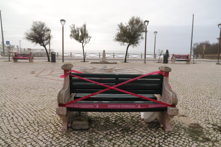 Frentes marítimas de São Pedro e da Vieira fechadas à circulação