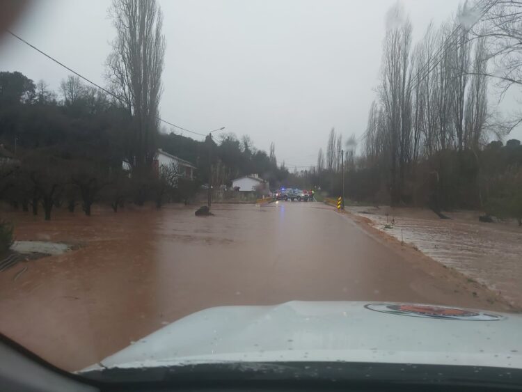 Chuva e vento fortes provocam cheias na região
